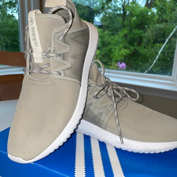 Adidas Tubular Sneakers like new condition size 8 - Picture 2 of 6